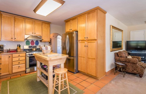 Callender House | Farmhouse Close to Beach, 3 Bedroom, 2 Bath (Sleeps 6)