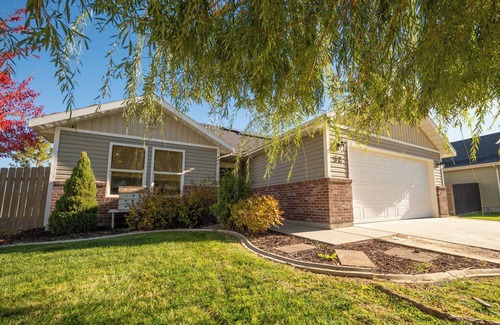 Nampa House | Farmhouse Comfort in Nampa! Relax and unwind!