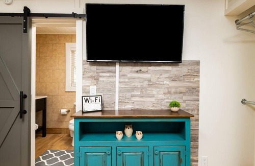 Gatlinburg House | Farmhouse Cottage 6 Close to Downtown