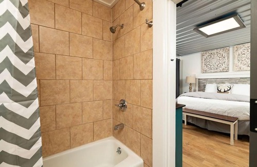 Gatlinburg House | Farmhouse Cottage 6 Close to Downtown