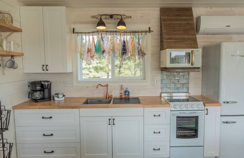 Billings House | Farmhouse Cottage @ Old Pine Retreats, Farmhouse Cottage @ Old Pine Retreats