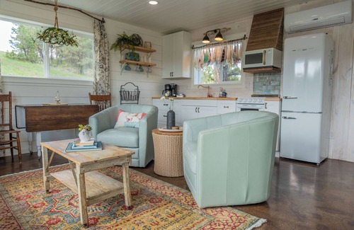 Billings House | Farmhouse Cottage @ Old Pine Retreats, Farmhouse Cottage @ Old Pine Retreats