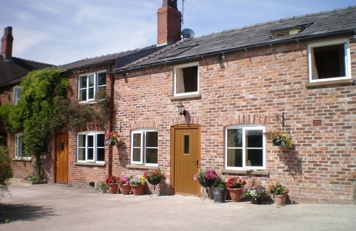 Congleton Cottage | Farmhouse Cottage Sleeps 2 (1 en-suite Bedroom)