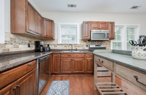 Justin Other | Farmhouse cuteness in Quaint Justin Tx, Walk to old town and enjoy! n