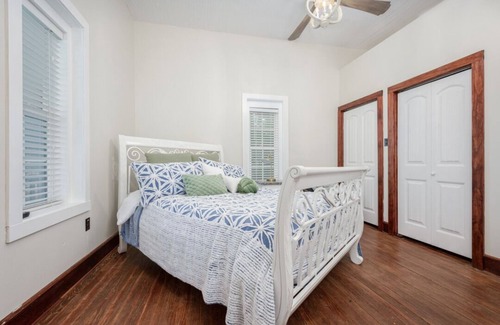 Justin Other | Farmhouse cuteness in Quaint Justin Tx, Walk to old town and enjoy! n