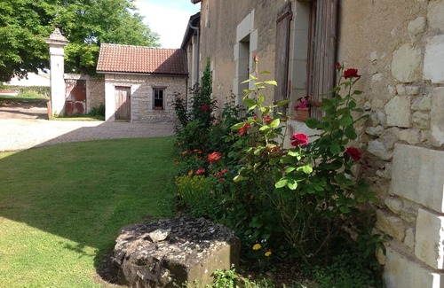 Chabournay Apartment | FARMHOUSE 10 MINUTES FROM FUTUROSCOPE