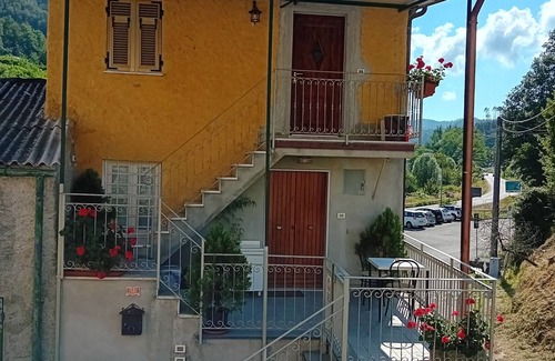 Carrodano Inferiore Apartment | Farmhouse Garland Norma Rita
