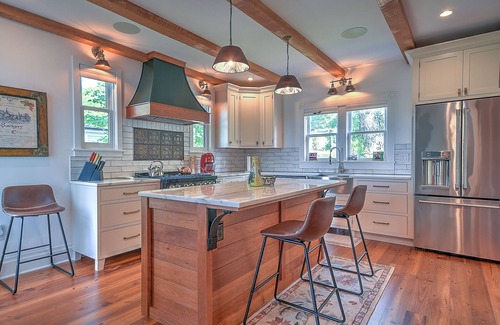 Abingdon House | Farmhouse great location.