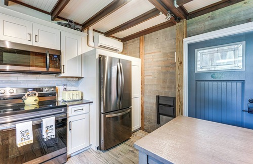 Four Corners House | Farmhouse Hideaway w/Covered Patio in Kissimmee