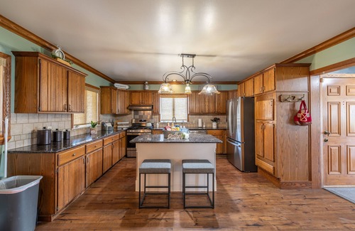 Fowler House | Farmhouse, hot tub, sleeps 12