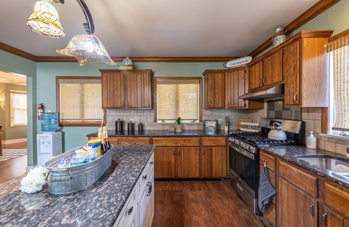Fowler House | Farmhouse, hot tub, sleeps 12