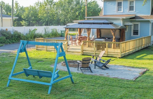Port Clinton Apartment | farmhouse/hot tub by Camp Perry