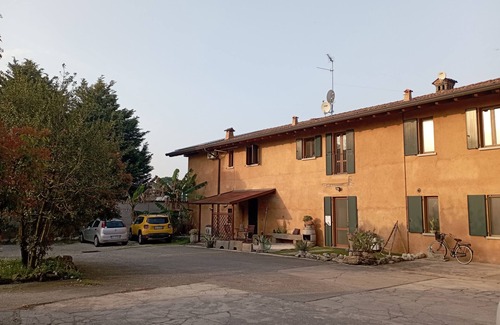 Nigoline Bonomelli Apartment | Farmhouse in the heart of the hills of Franciacorta and a few km from Lake Iseo