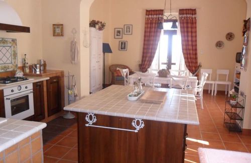 Chieuti House | farmhouse in a hilly position a stone's throw from the sea