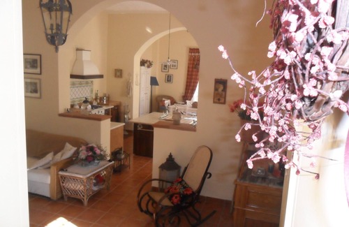 Chieuti House | farmhouse in a hilly position a stone's throw from the sea