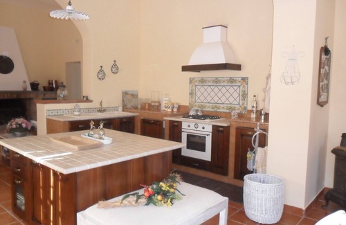 Chieuti House | farmhouse in a hilly position a stone's throw from the sea