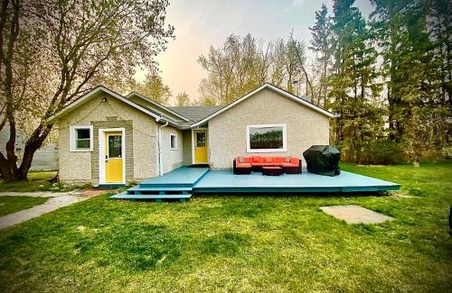 Division No. 11 House | Farmhouse in Alberta