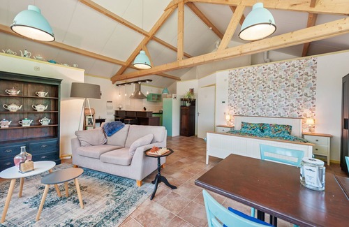 Hoogzand House | Farmhouse in Eastermar near De Leijen River