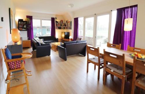 De Wilgen House | Farmhouse in Friesland near Frisian Waters, cleaning included