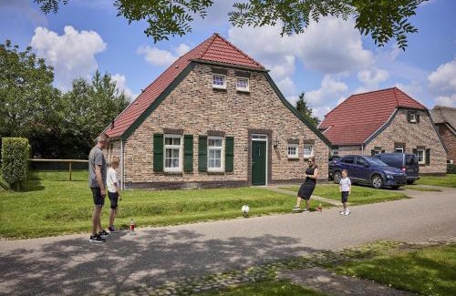 Roggel Villa | Farmhouse in Limburg near Subtropical Pool