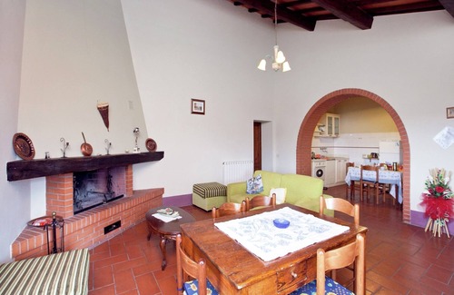 Gallina Apartment | Farmhouse in Pienza with Pool and Views