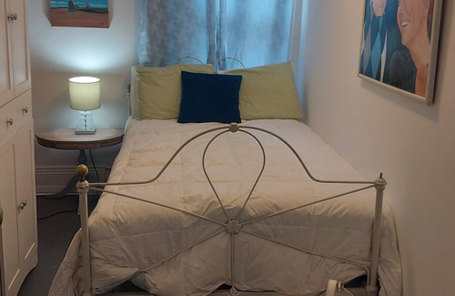 Summerside House | Farmhouse in the City. Shop, dine and more within walking distance.