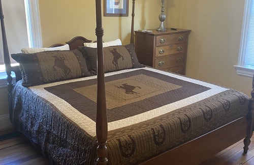 Newport Other | Farmhouse in the City!