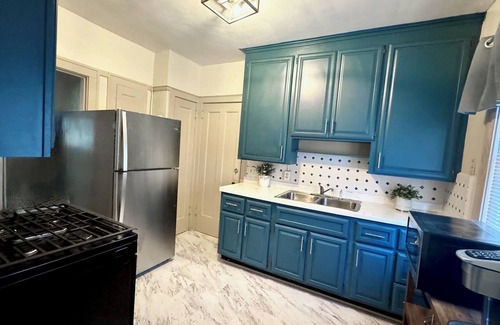 Shaker Heights Apartment | Farmhouse In The City CLE Clinic-Long Stays Welcome - 2bd/1bth WiFi, Full Kitch