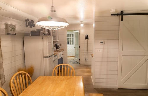 Woodland Park Cabin | Farmhouse In The Mountains - In The Heart of Town