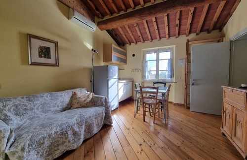 Montecastello House | Farmhouse in Tuscany with Pool near Montecastello