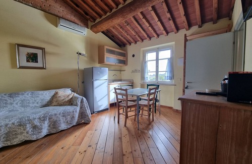 Montecastello House | Farmhouse in Tuscany with Pool near Montecastello