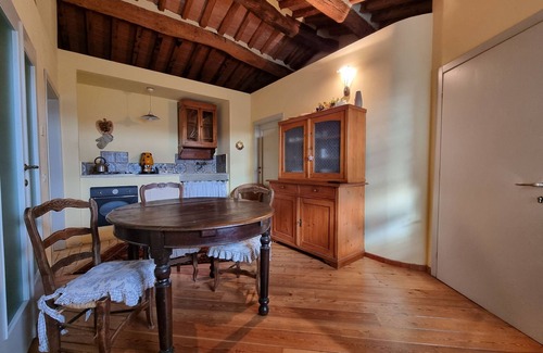 Montecastello House | Farmhouse in Tuscany with Pool near Montecastello