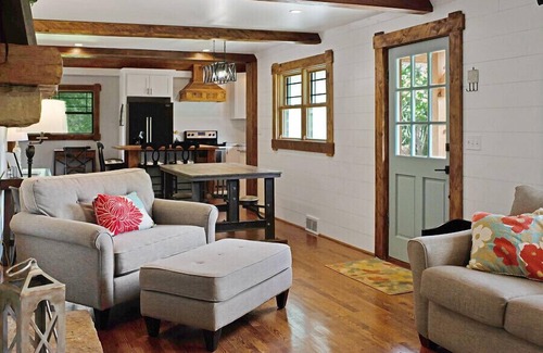 King Other | Farmhouse just minutes from Hanging Rock, sister property next door ID#3934130