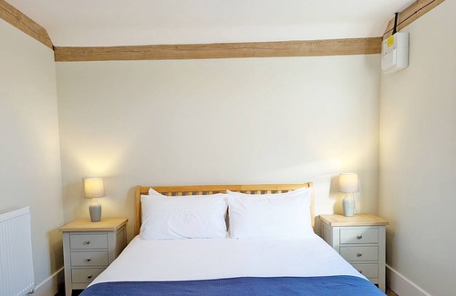 Woolbeding Cottage | Farmhouse Lodge - a lodge/cabin that sleeps 2 guests in 1 bedroom
