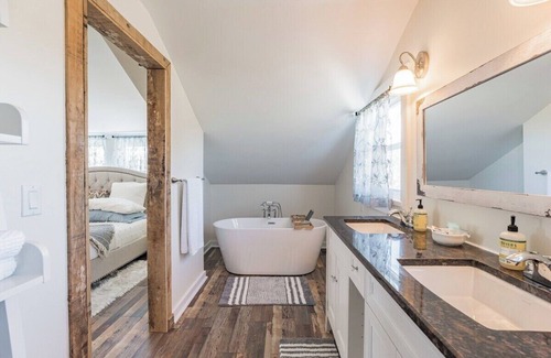 Cheatham County Other | Farmhouse Near Nashville