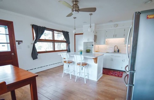 Highland House | Farmhouse Near New Paltz & Walkway Over Hudson