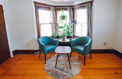 Highland House | Farmhouse Near New Paltz & Walkway Over Hudson