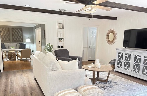 Montgomery House | Farmhouse Oasis Steps to Historic Montgomery TX
