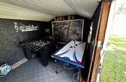 Plant City House | Farmhouse Oasis w/Pool, Heated Spa & Arcade off I-4