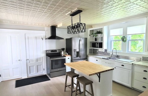 Waterville Apartment | Farmhouse Oasis | Washer/Dryer | Fireplace