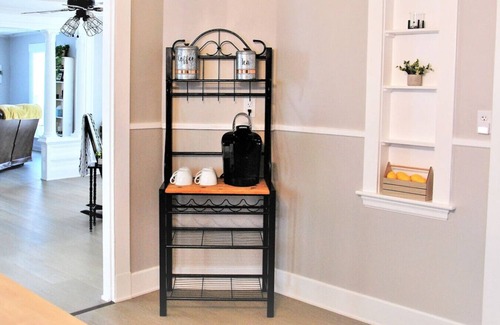 Waterville Apartment | Farmhouse Oasis | Washer/Dryer | Fireplace