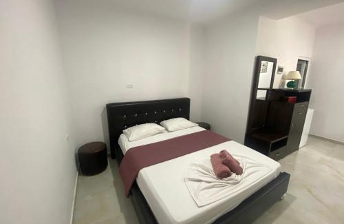 Qeparoi i Siperm Apartment | FarmHouse Qeparo