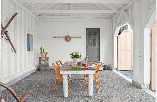 Valatie House | Farmhouse Retreat, Outdoor Dining, Fire-Pit, Fast Wifi, Golf and 3-Acre Privacy