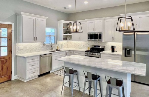 Fayetteville Other | Farmhouse Retreat under the Oaks, located close to Round Top