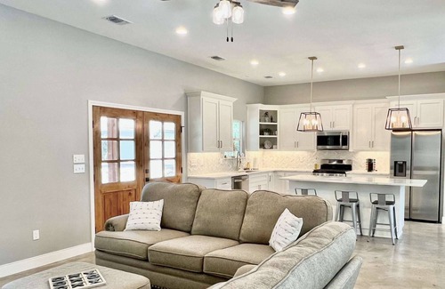 Fayetteville Other | Farmhouse Retreat under the Oaks, located close to Round Top