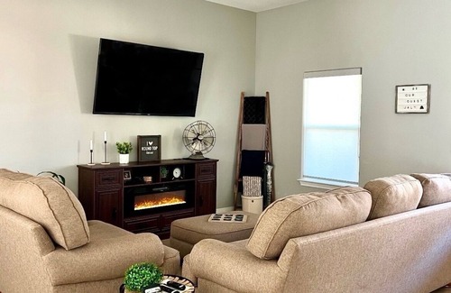 Fayetteville Other | Farmhouse Retreat under the Oaks, located close to Round Top