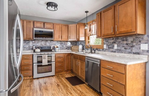 Traverse City House | Farmhouse Retreat*Great View*Hot Tub*Wineries