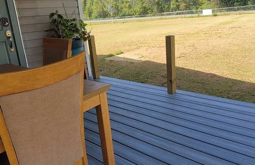 Cottondale House | Farmhouse room 15minutes to, caverns state parkn Falling waters chipley Florida