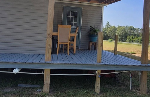 Cottondale House | Farmhouse room 15minutes to, caverns state parkn Falling waters chipley Florida