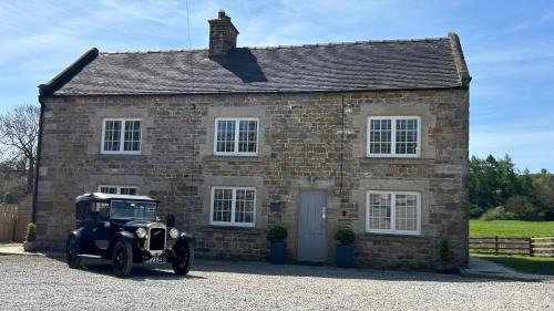 Winkhill House | Farmhouse - Sleeps 6 - Pet friendly - Garden